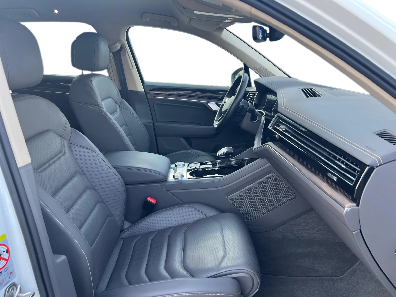 VW Touareg, снимка 11 - Автомобили и джипове - 55919837