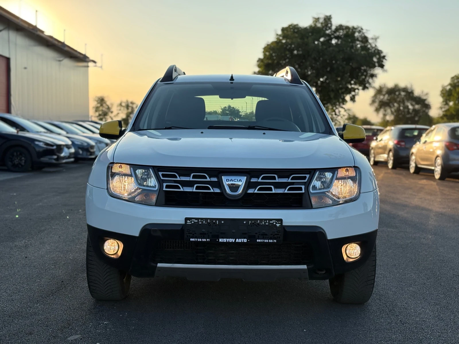 Dacia Duster 1.2T Facelift* 4 цилиднъра* Navi* Юбилейна* , снимка 2 - Автомобили и джипове - 56134005