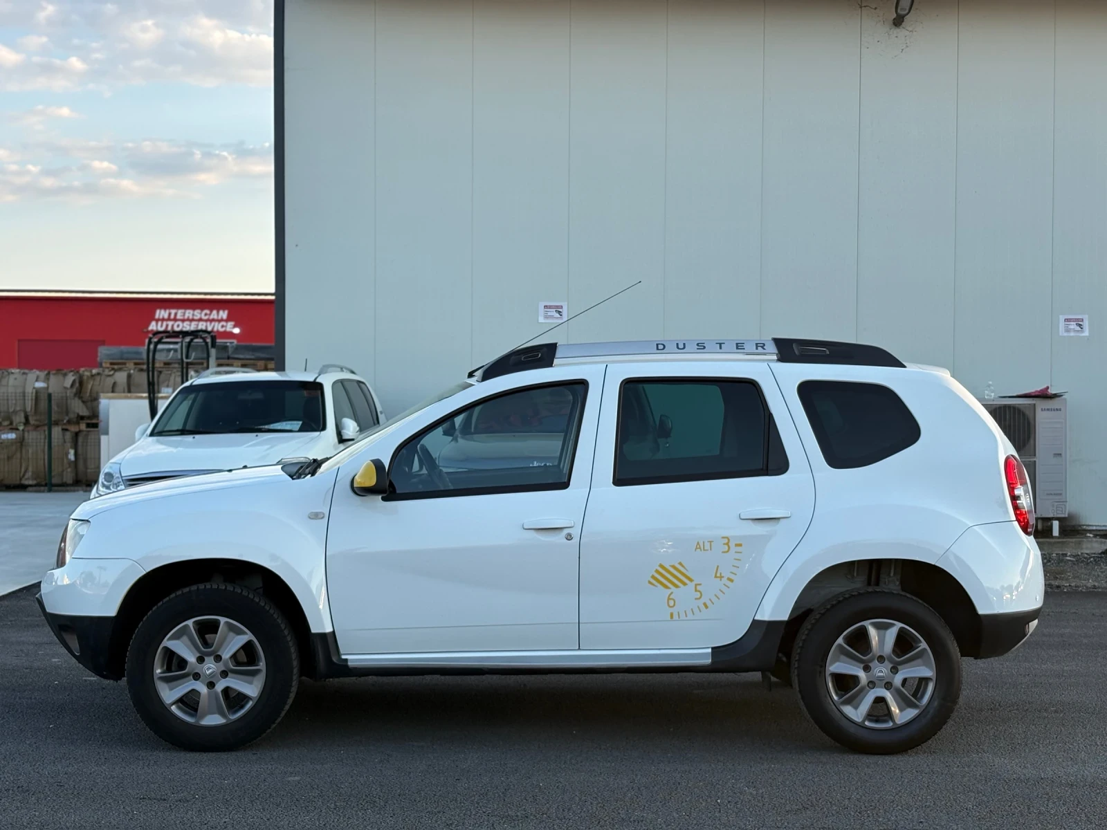Dacia Duster 1.2T Facelift* 4 цилиднъра* Navi* Юбилейна* , снимка 7 - Автомобили и джипове - 56134005