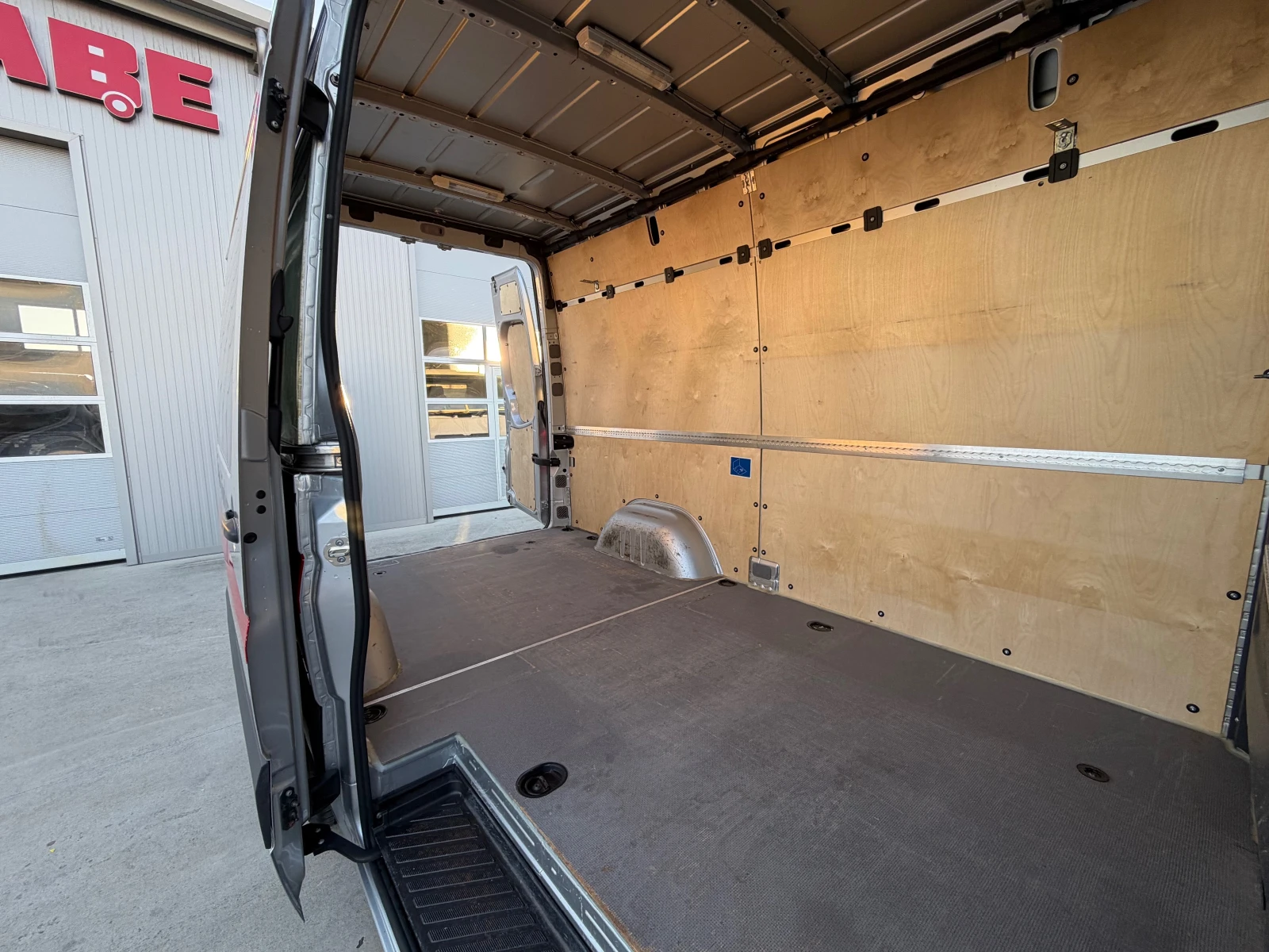 Mercedes-Benz Sprinter 319 V6!ТОП!НОВ!FULL!, снимка 10 - Бусове и автобуси - 54704285