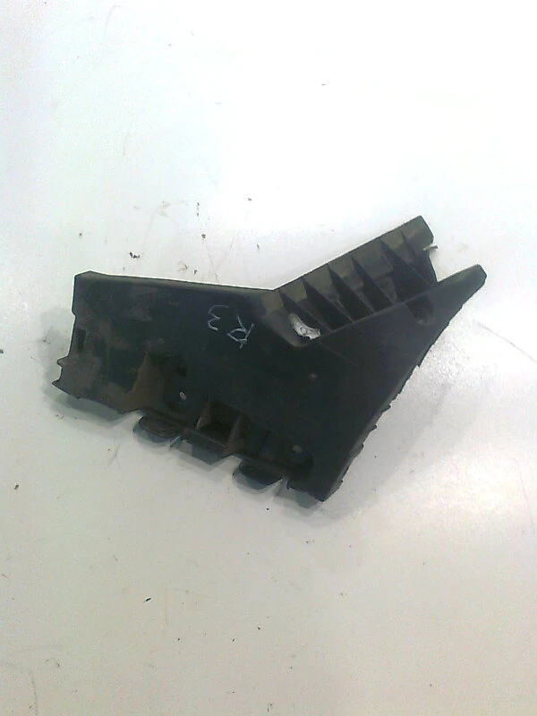 водач за задна броня (десен) за Рено Клио 1,2 16v 