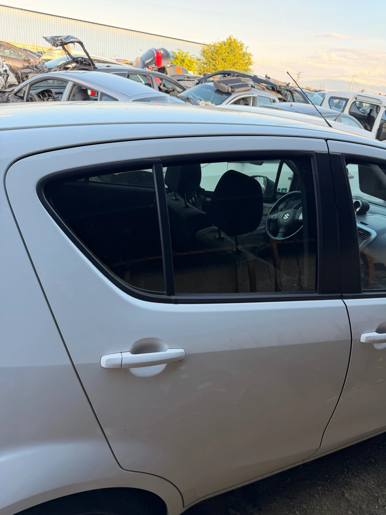 Задна дясна врата SUZUKI SPLASH Бяла/бял цвят