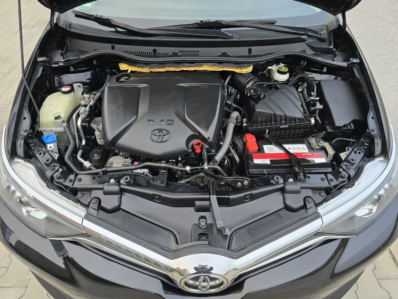 Toyota Auris 1.6D4D Facelift, снимка 14 - Автомобили и джипове - 49055452