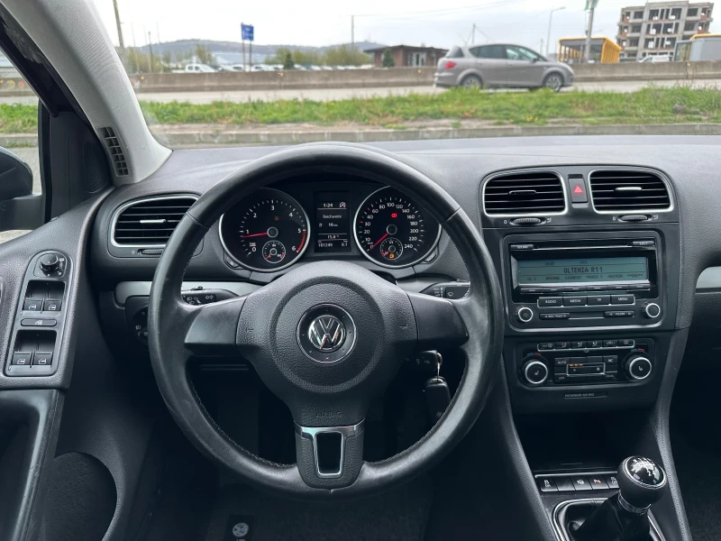 VW Golf 1.6TDI R-Line, снимка 14 - Автомобили и джипове - 52729753
