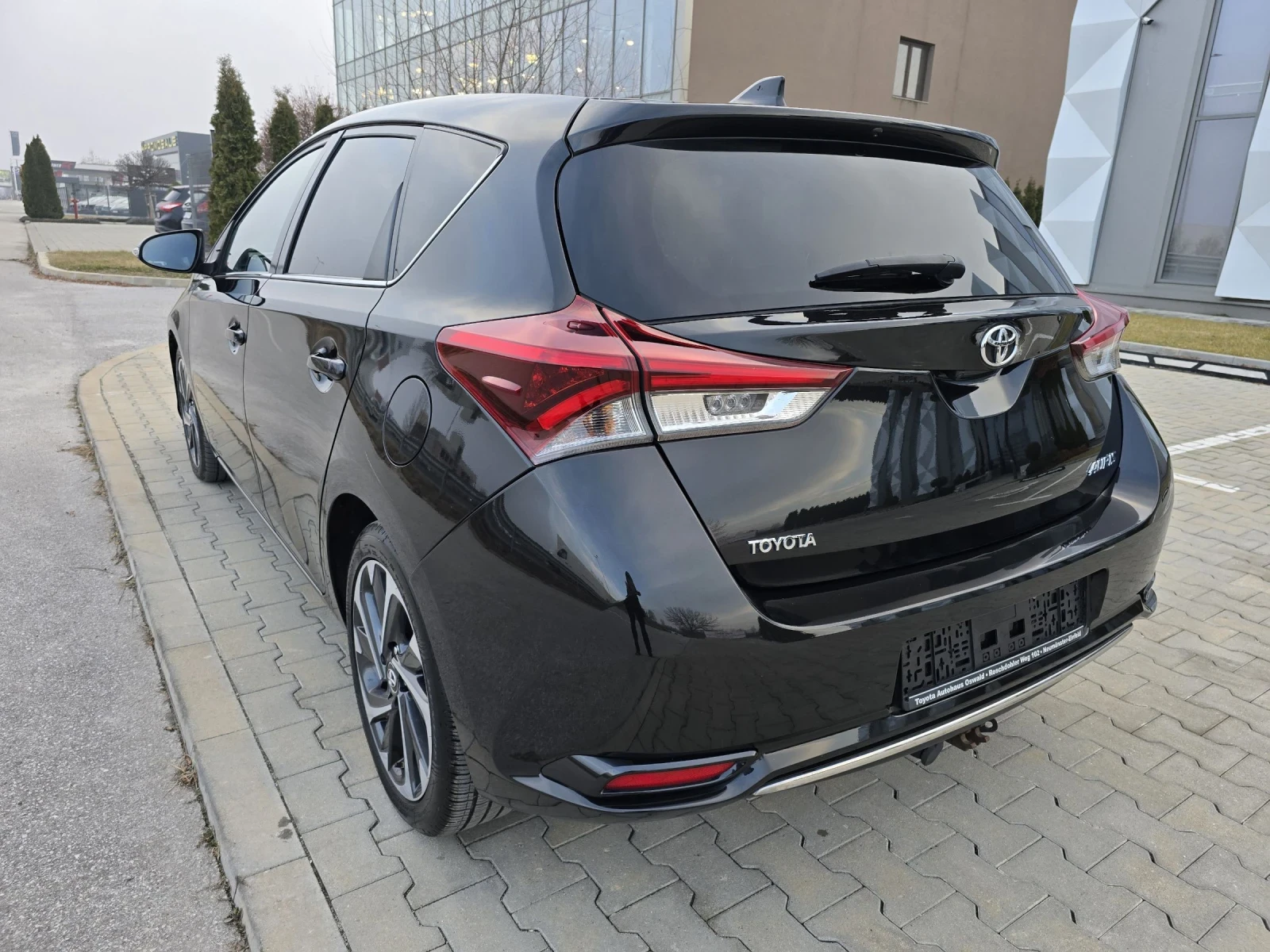 Toyota Auris 1.6D4D Facelift - изображение 5