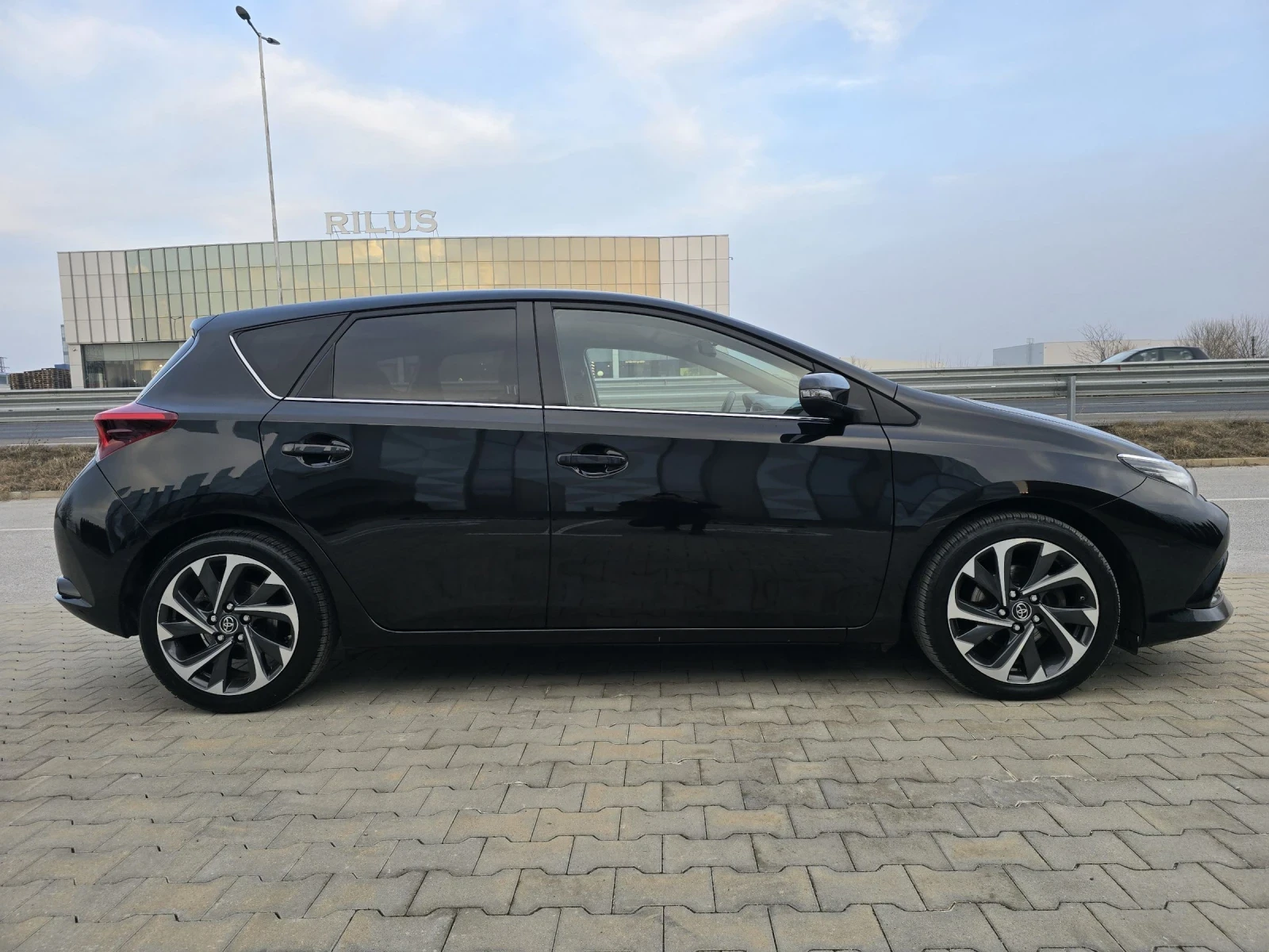 Toyota Auris 1.6D4D Facelift - изображение 3