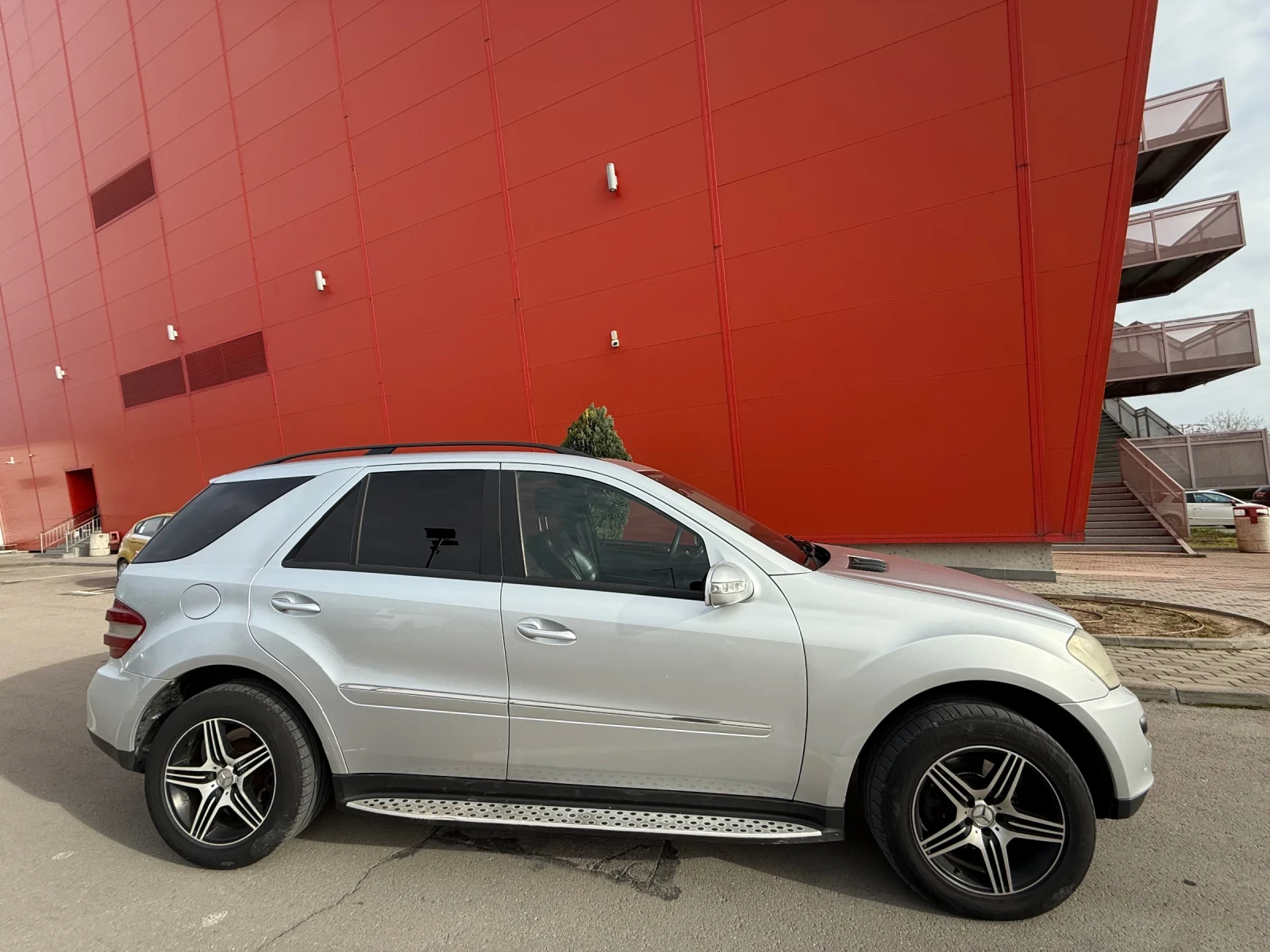 Mercedes-Benz ML 320 AMG* КОЖА* НАВИ - изображение 2