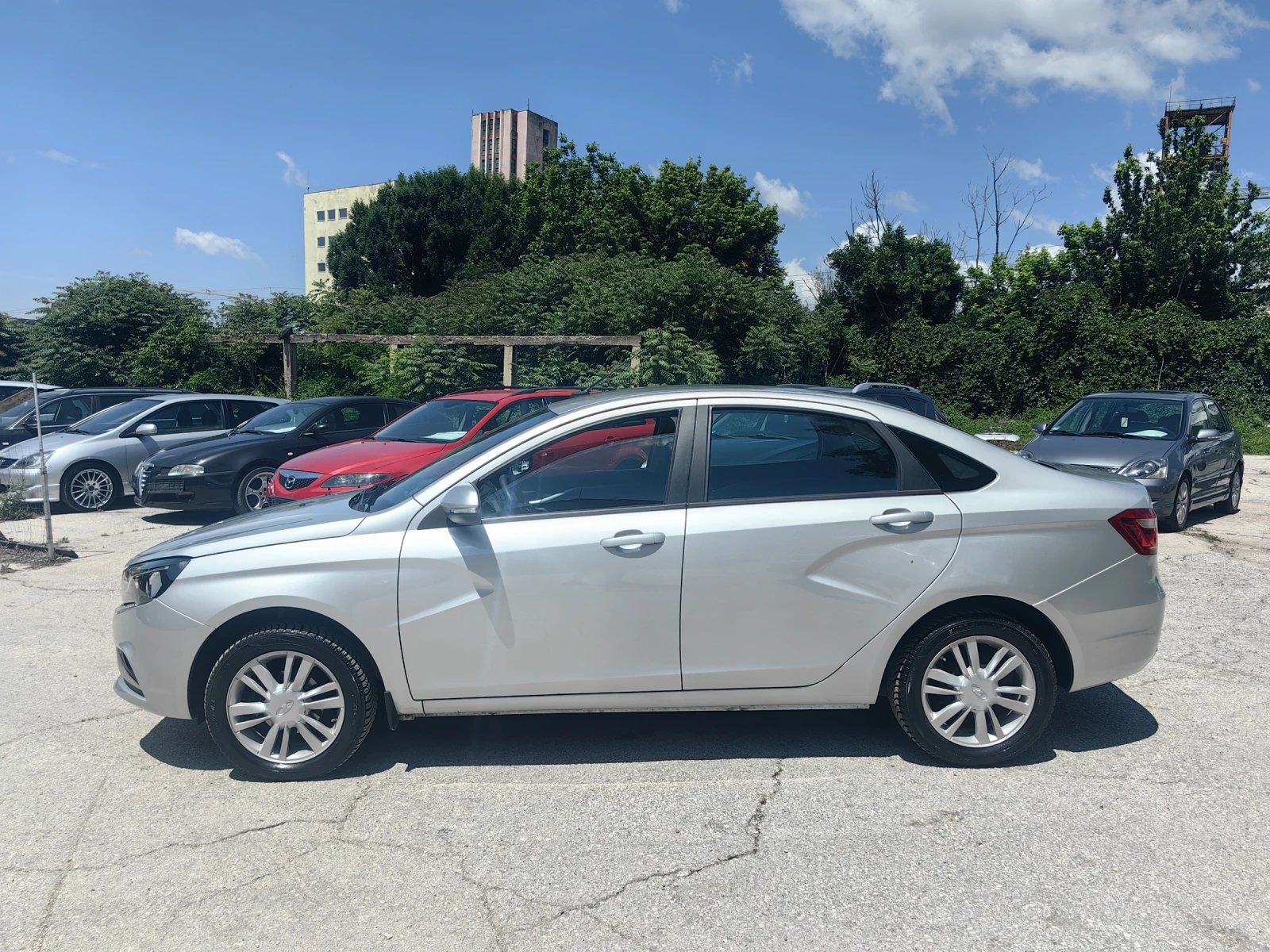 Lada Vesta 1.6 Бензин 106 КС,  СЕДАН, ЕВРО 6, ТОП СЪСТОЯНИЕ  - изображение 4