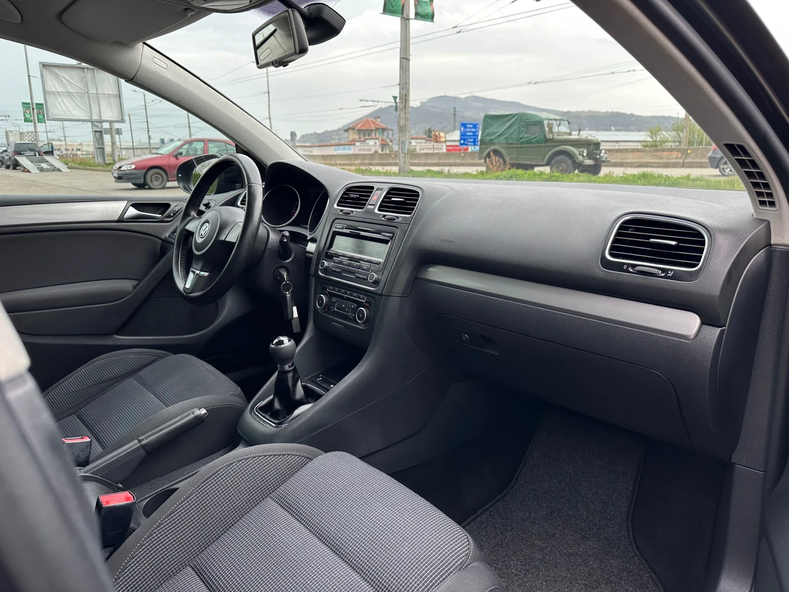 VW Golf 1.6TDI R-Line - изображение 10