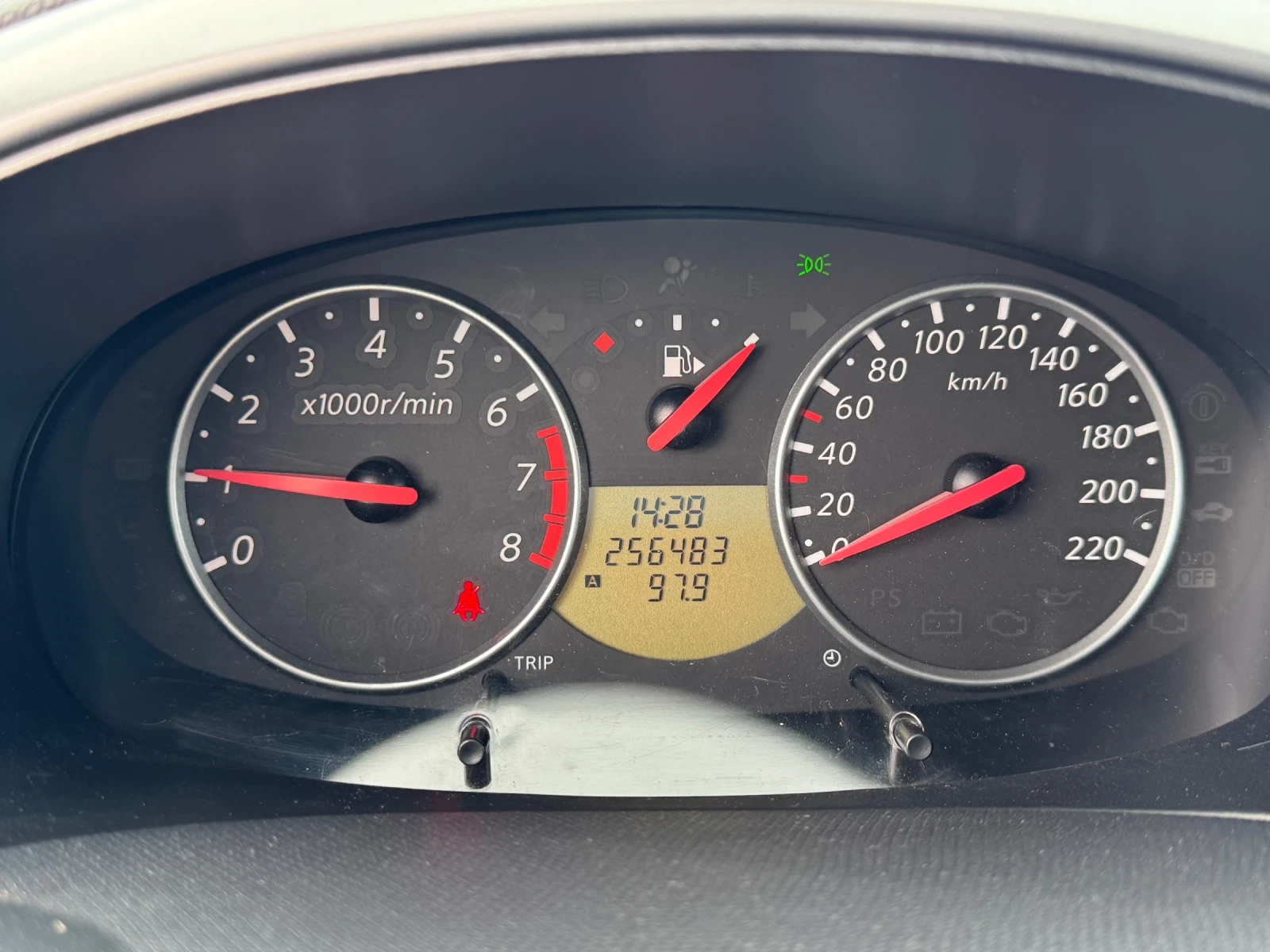 Nissan Micra 1.2i, снимка 12 - Автомобили и джипове - 54093177