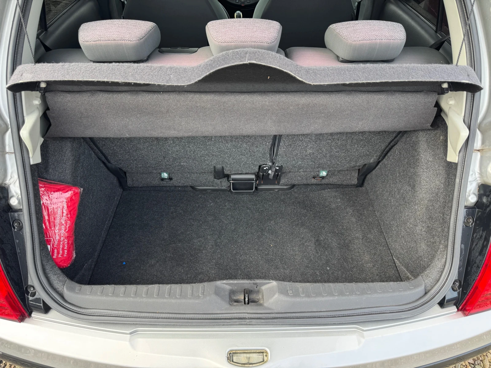 Nissan Micra 1.2i, снимка 11 - Автомобили и джипове - 54093177