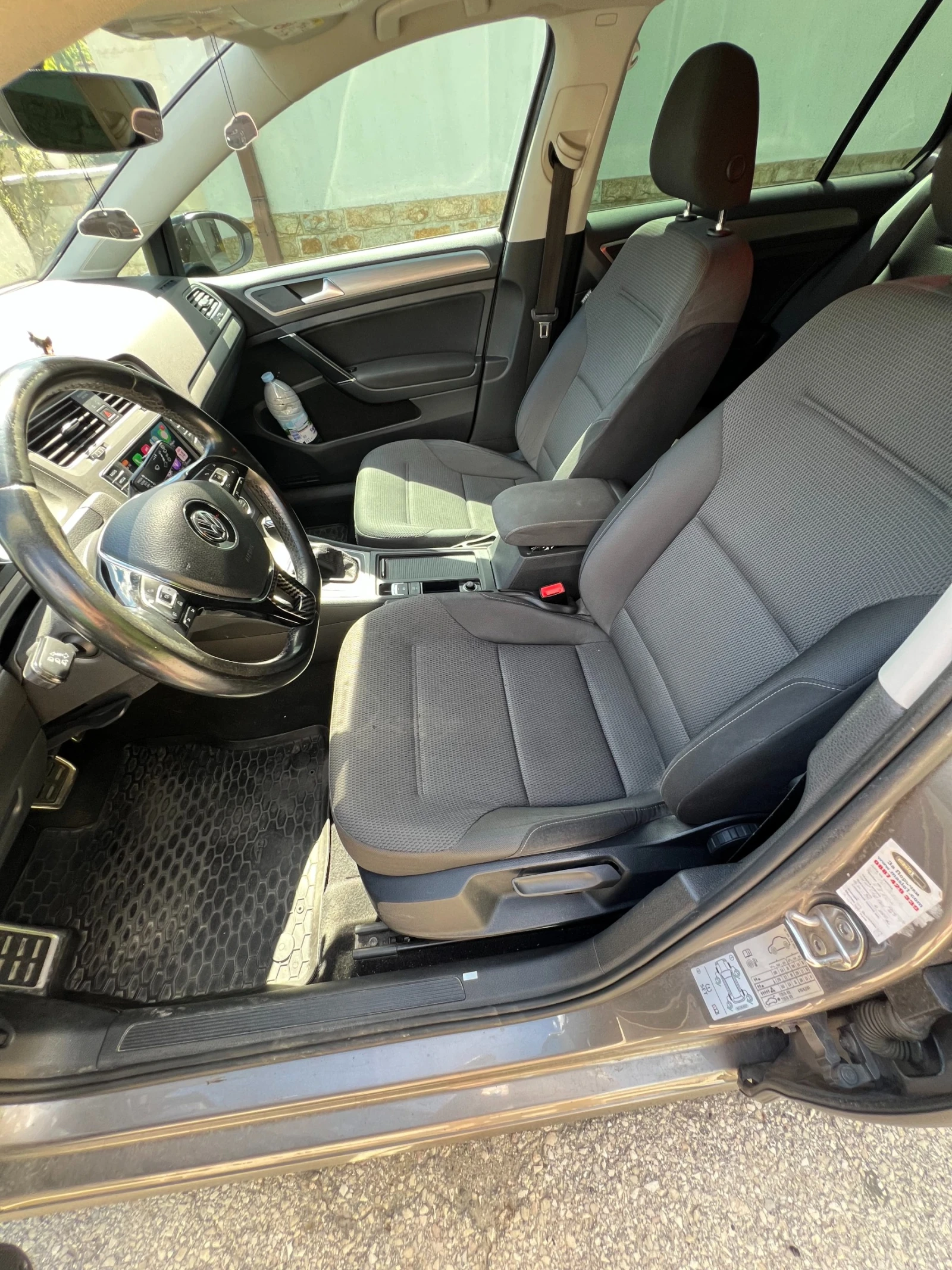 VW Golf 1.6 TDI, снимка 15 - Автомобили и джипове - 54902855