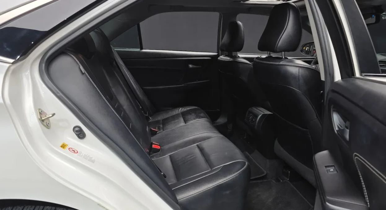 Toyota Camry 2.5 Бензин, снимка 10 - Автомобили и джипове - 55031510