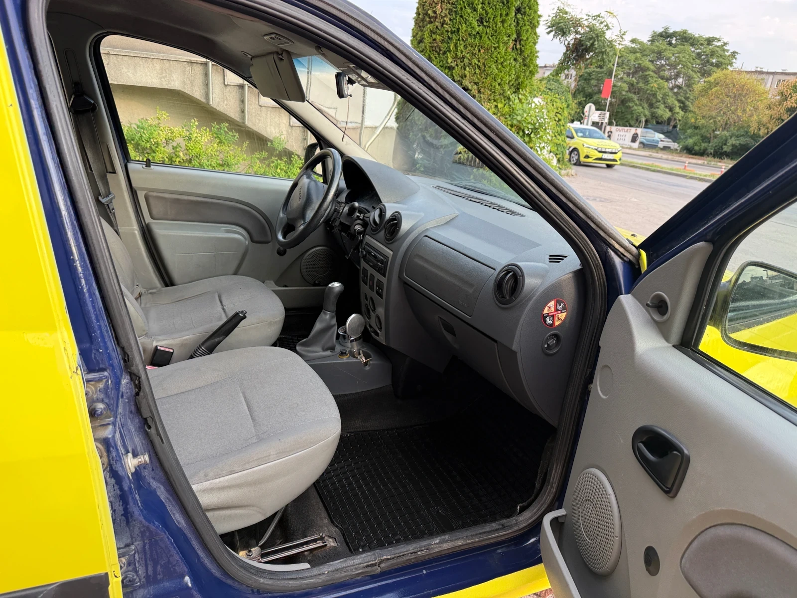 Dacia Logan, снимка 5 - Автомобили и джипове - 55506607