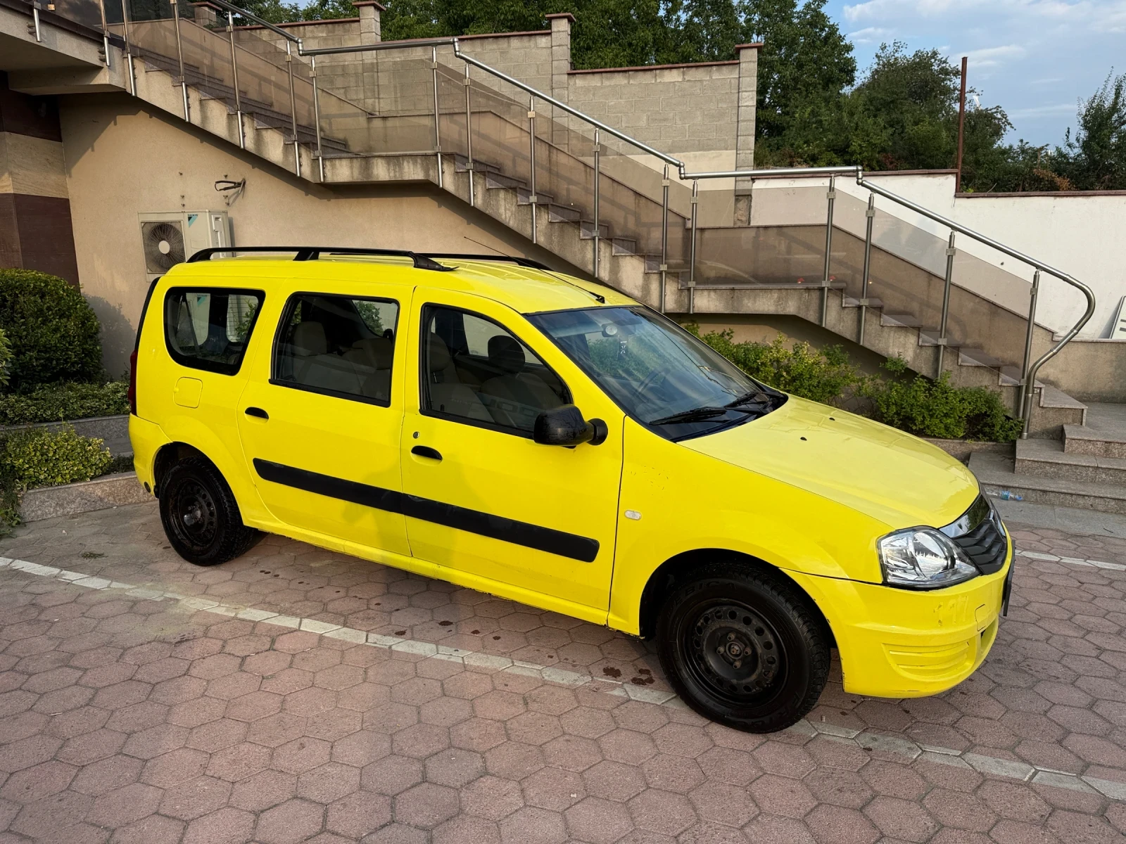 Dacia Logan, снимка 2 - Автомобили и джипове - 55506607