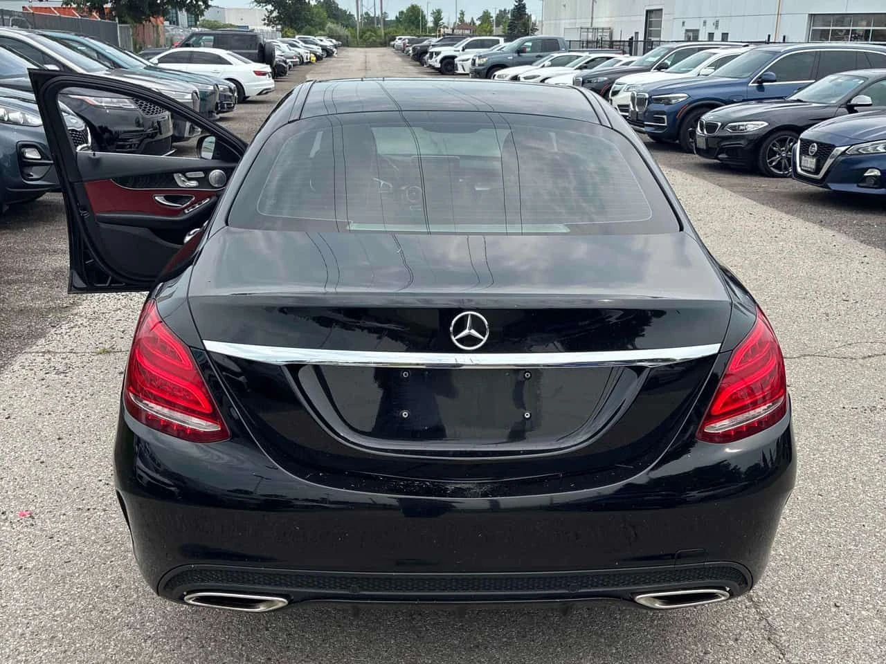 Mercedes-Benz C 400 4MATIC | CARFAX | ПАНОРАМА | ДИСТРОНИК, снимка 5 - Автомобили и джипове - 55437659