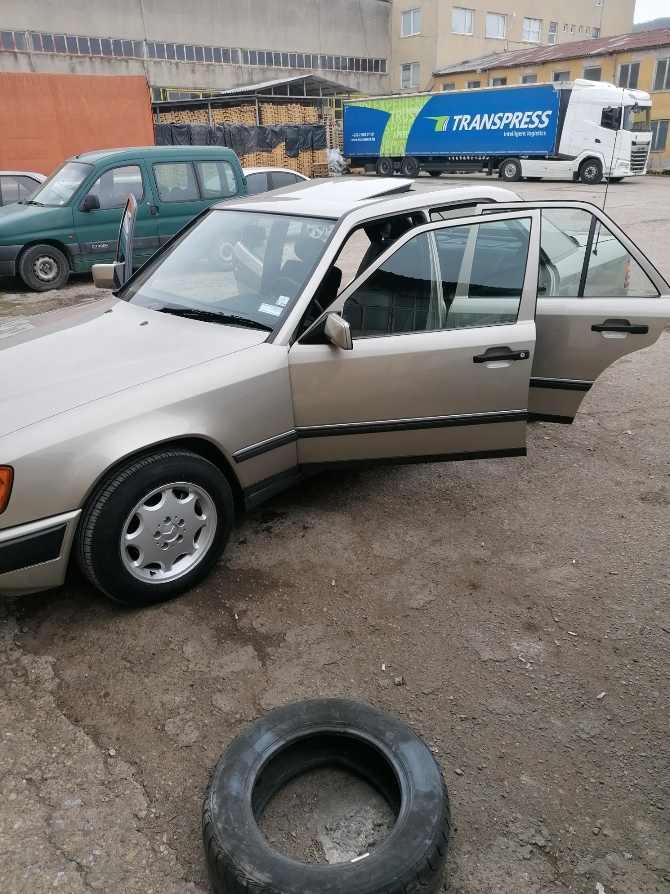 Mercedes-Benz 124, снимка 11 - Автомобили и джипове - 55685289
