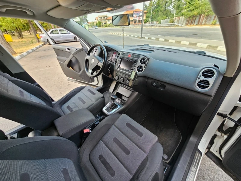 VW Tiguan DSG 4x4, снимка 11 - Автомобили и джипове - 48035785