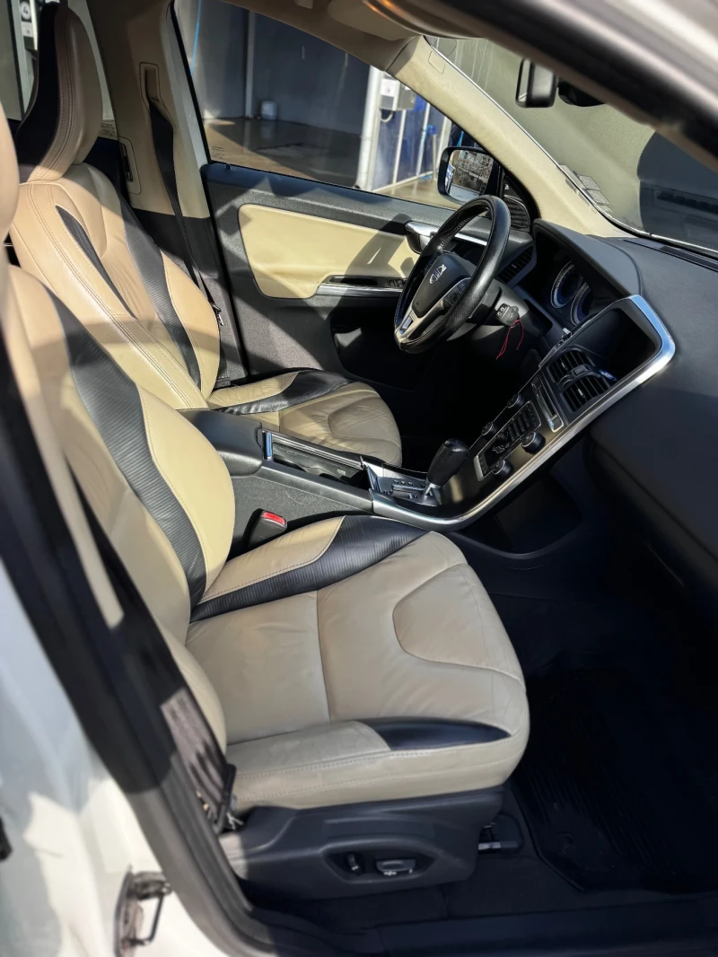 Volvo XC60 R-DESING, снимка 9 - Автомобили и джипове - 52829058