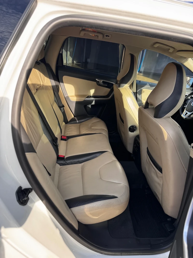 Volvo XC60 R-DESING, снимка 10 - Автомобили и джипове - 52829058
