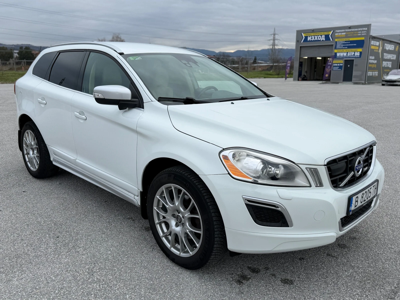 Volvo XC60 R-DESING - изображение 2