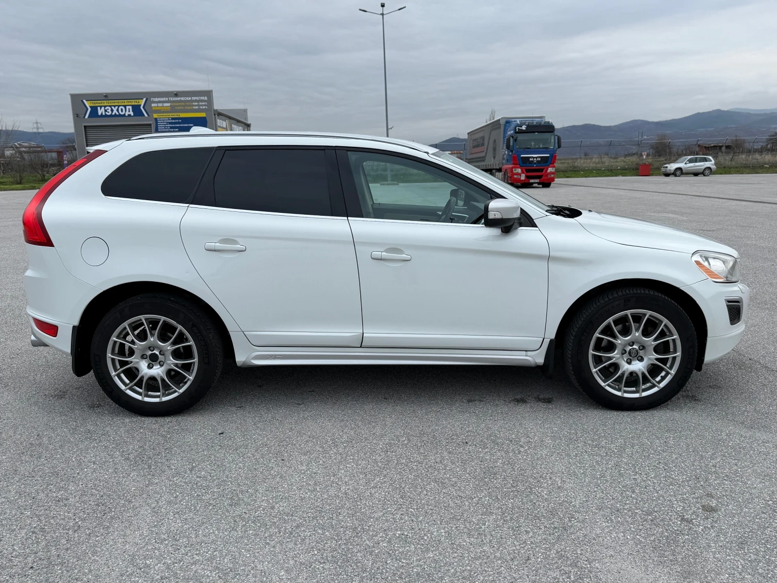 Volvo XC60 R-DESING - изображение 3