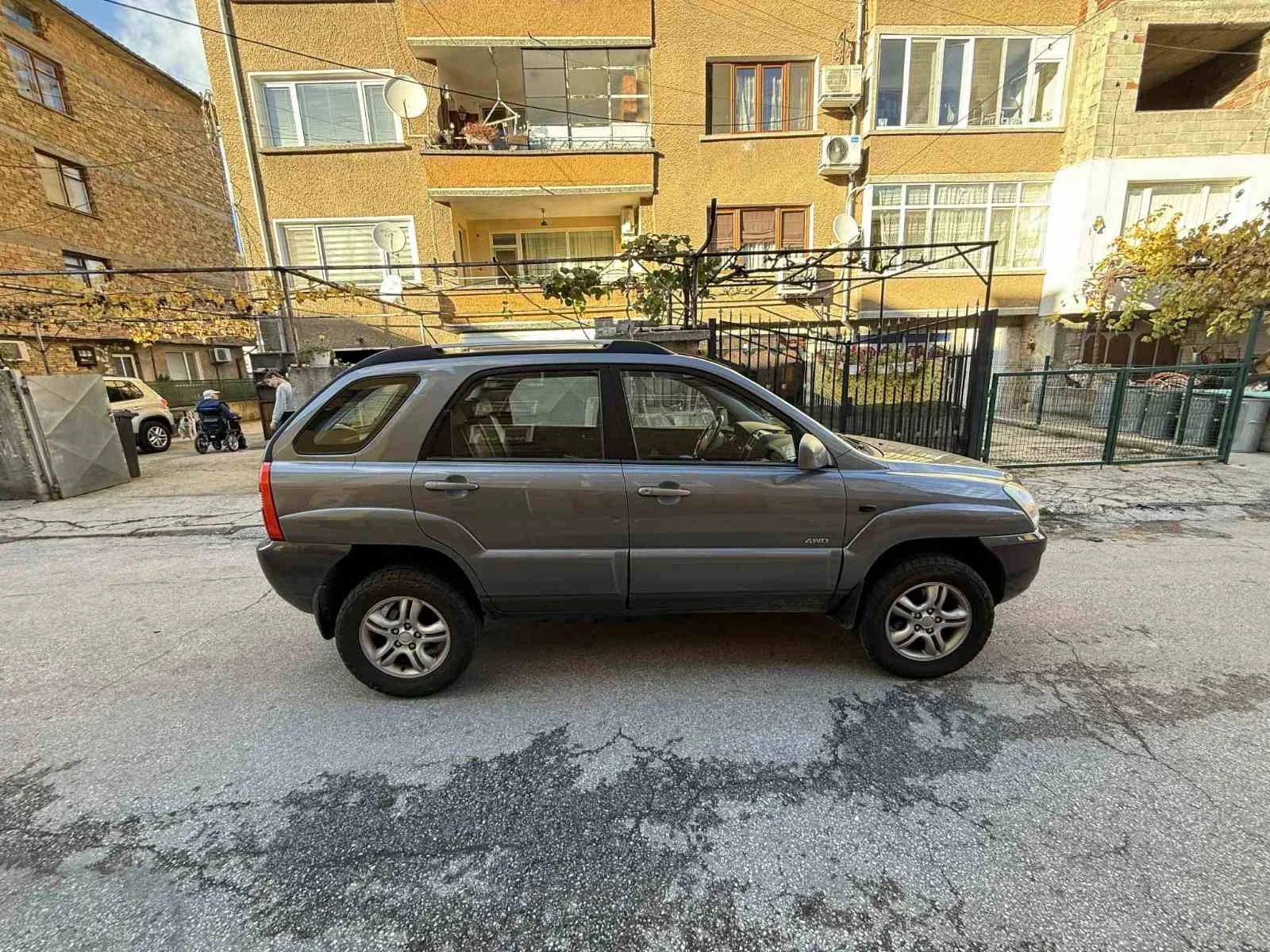 Kia Sportage 4?4, снимка 3 - Автомобили и джипове - 53503043