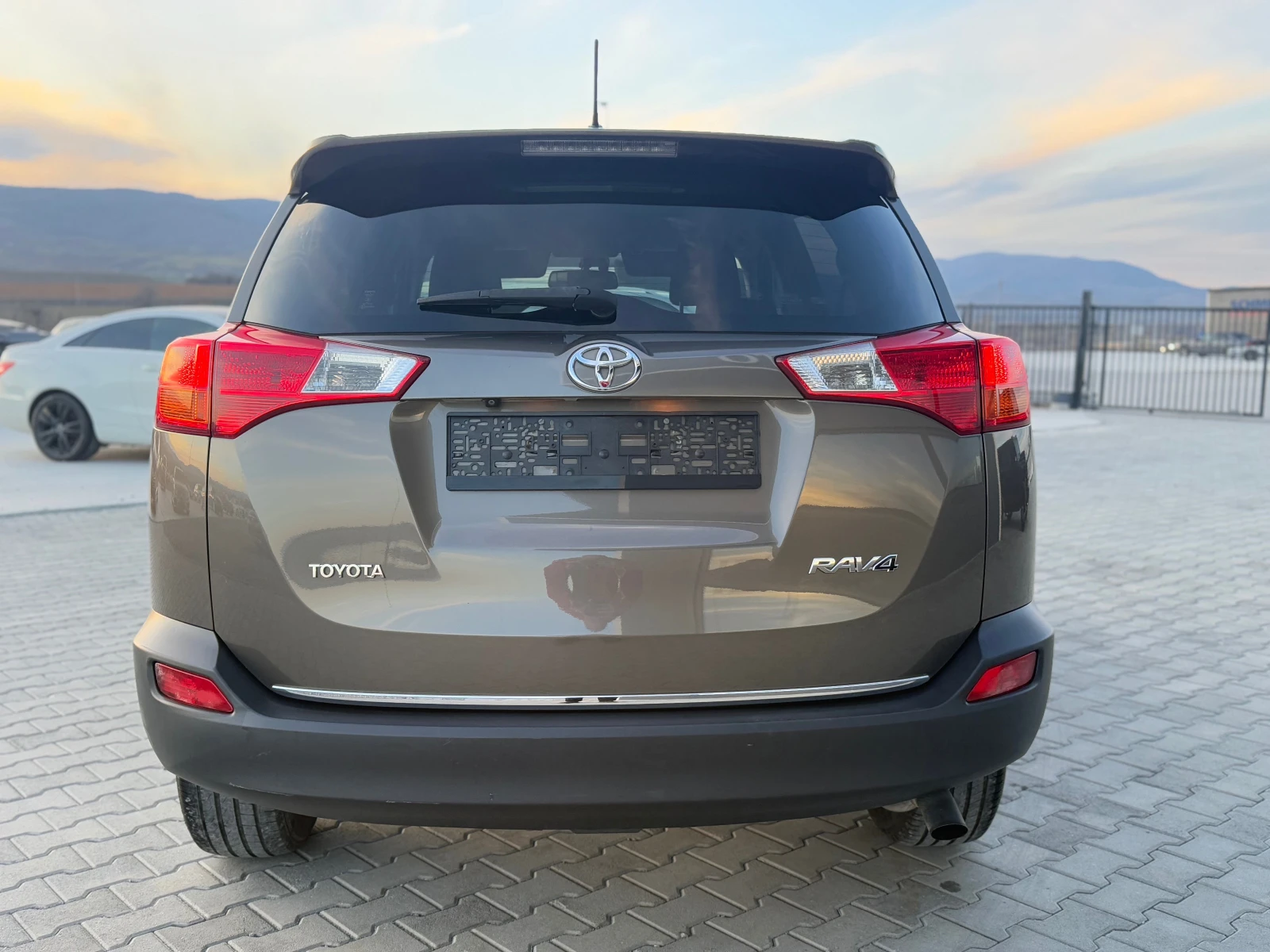 Toyota Rav4 2.2d4d Собствен лизинг !!! - изображение 6