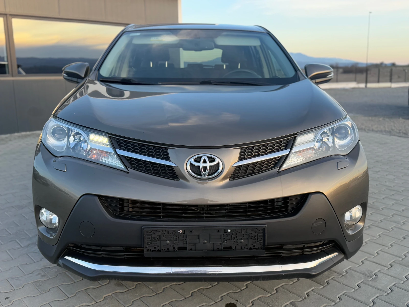 Toyota Rav4 2.2d4d Собствен лизинг !!! - изображение 2