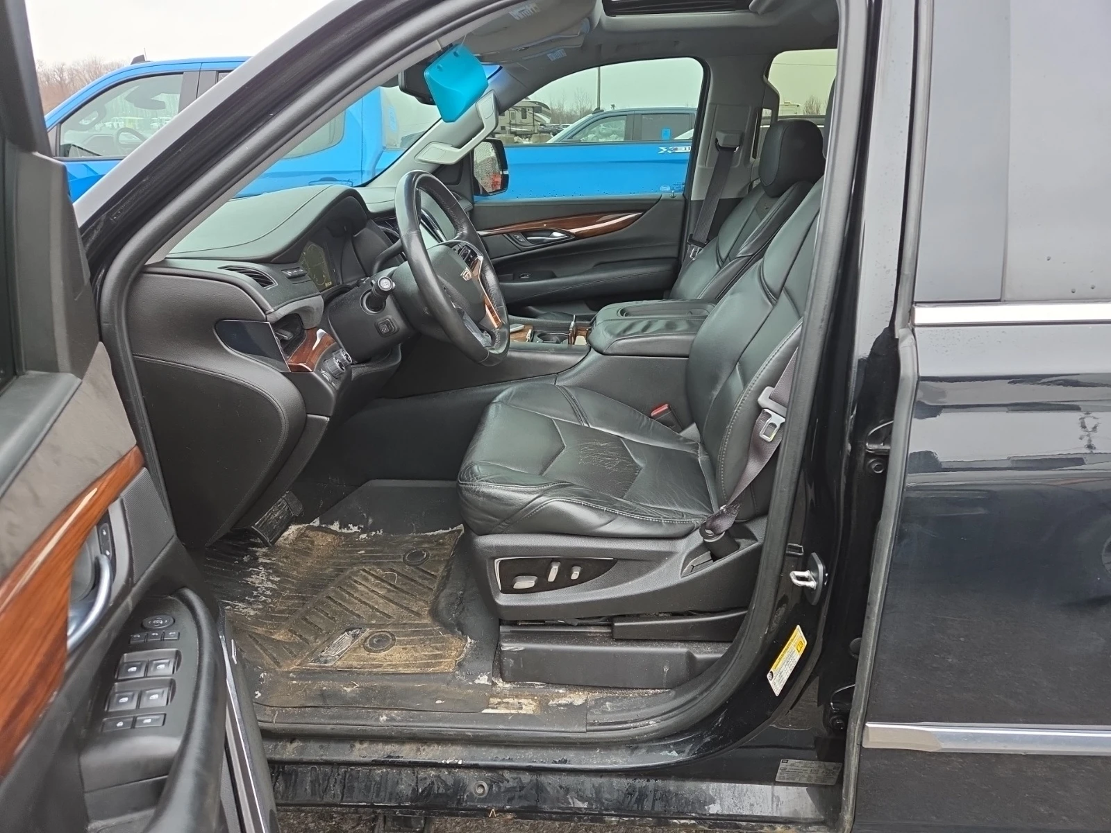 Cadillac Escalade PREMIUM * * CARFAX * * АВТО КРЕДИТ * * , снимка 6 - Автомобили и джипове - 54513031
