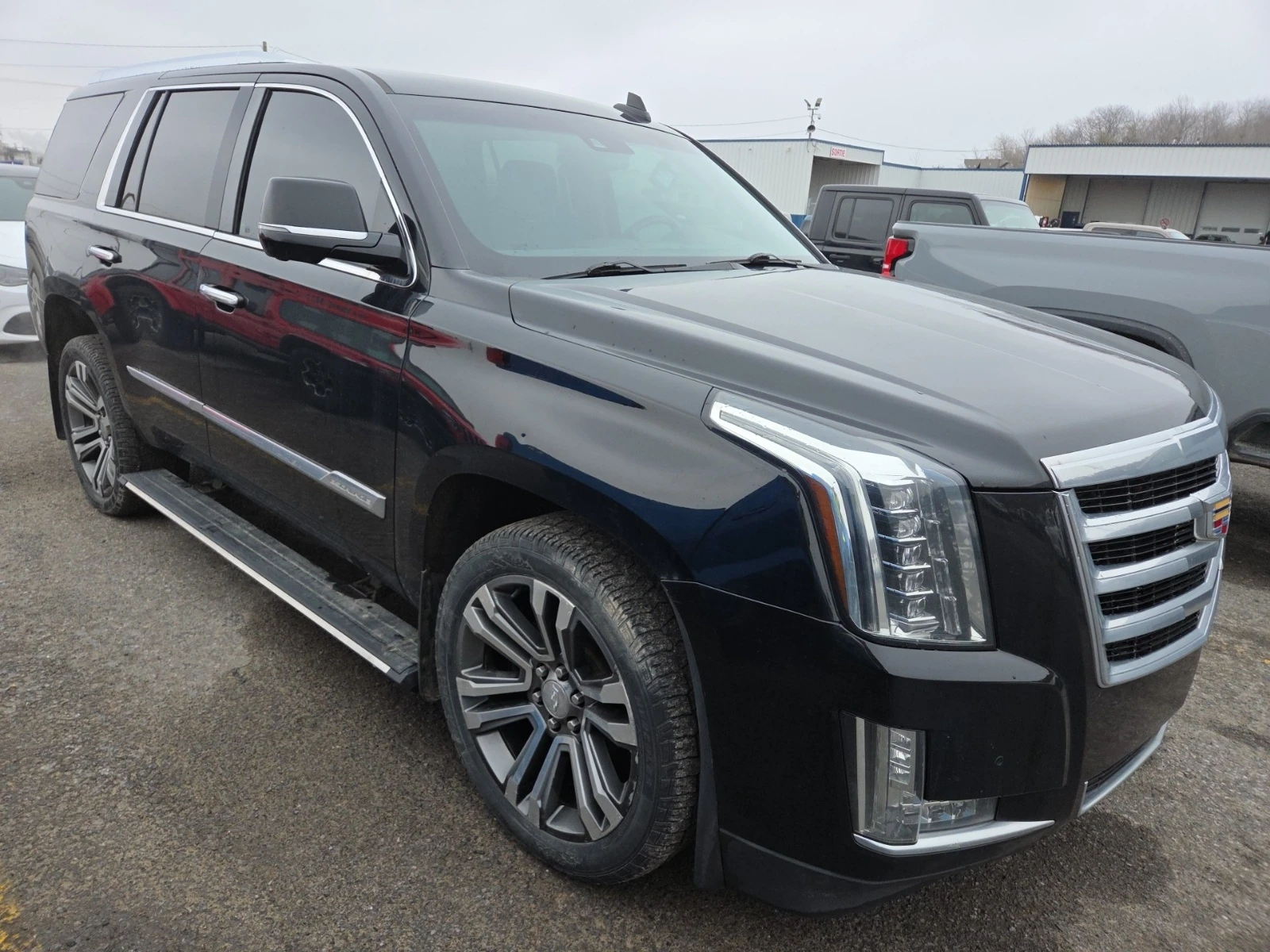 Cadillac Escalade PREMIUM * * CARFAX * * АВТО КРЕДИТ * * , снимка 2 - Автомобили и джипове - 54513031