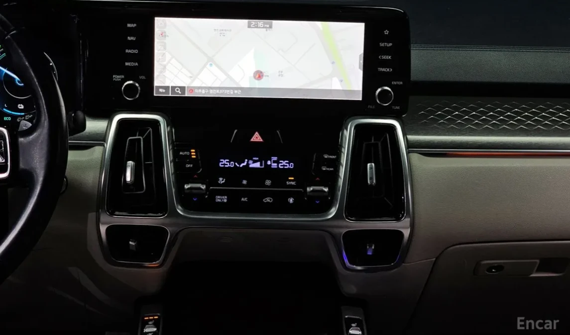 Kia Sorento 1.6 HYBRID / GRAVITY / 360 КАМЕРИ / ОБДУХ / , снимка 11 - Автомобили и джипове - 54719996