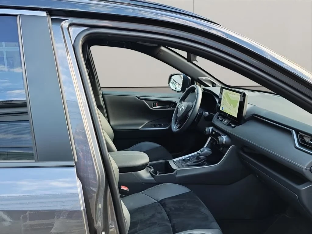 Toyota Rav4 Plug-in-Hybrid GR SPORT 15 J. Garantie, снимка 12 - Автомобили и джипове - 55276811