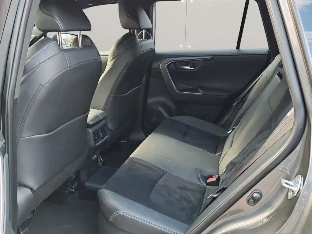 Toyota Rav4 Plug-in-Hybrid GR SPORT 15 J. Garantie, снимка 16 - Автомобили и джипове - 55276811