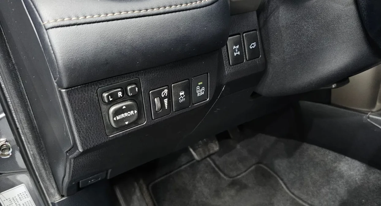 Toyota Rav4 2.5 Бензин 4х4, снимка 9 - Автомобили и джипове - 55279565