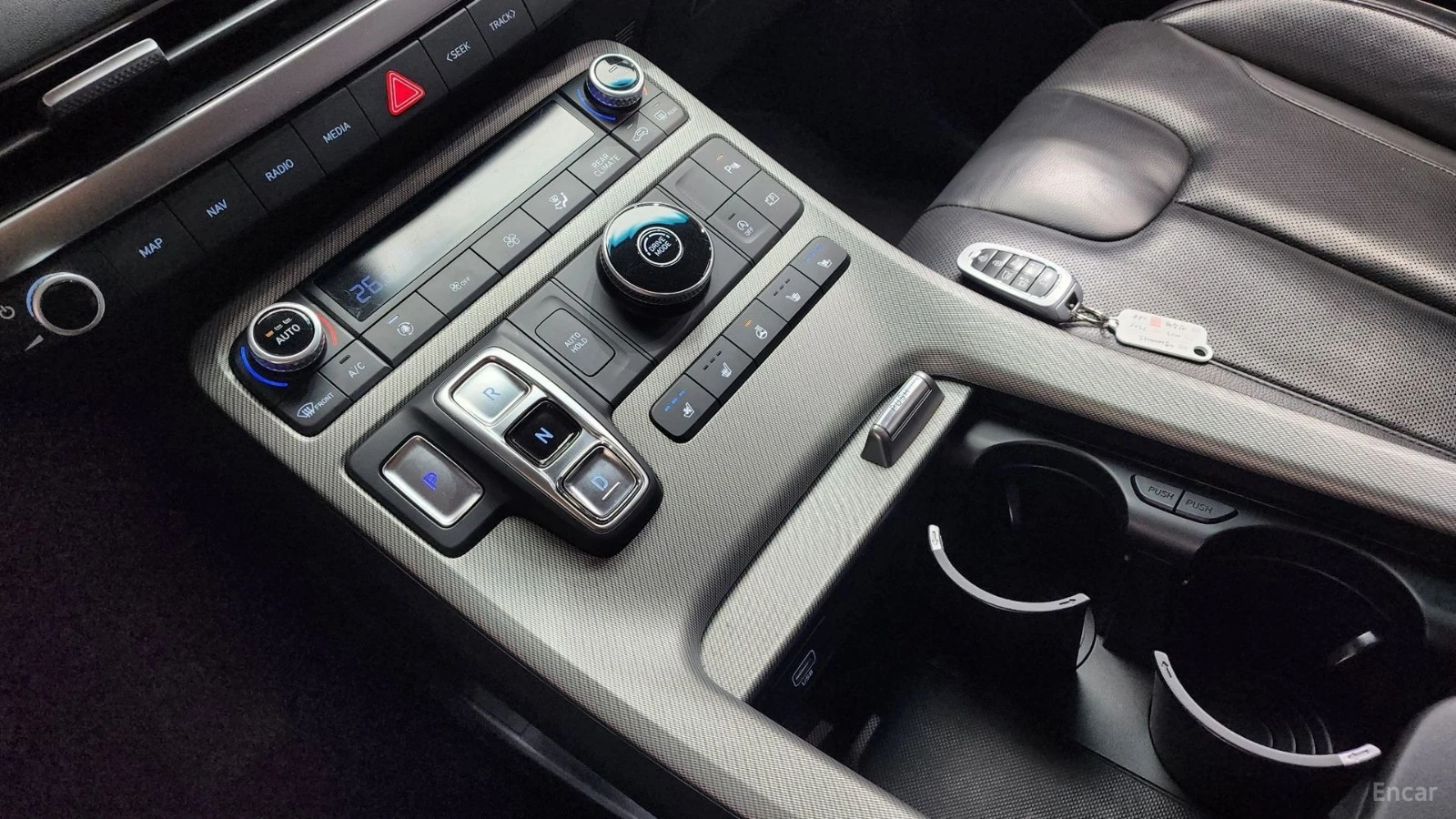 Hyundai Palisade * ПАНО* KEYLESS* Camera* ПОДГРЕВ* LED* , снимка 8 - Автомобили и джипове - 55624223