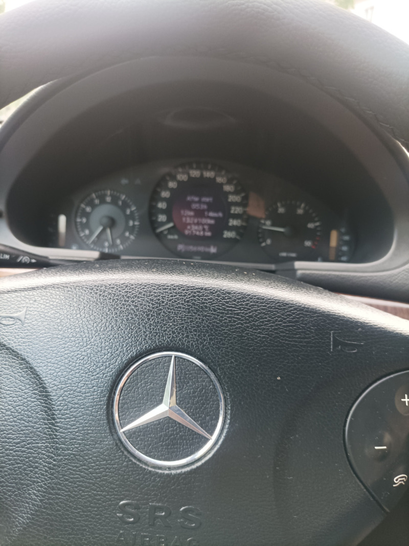 Mercedes-Benz E 200, снимка 5 - Автомобили и джипове - 45271306