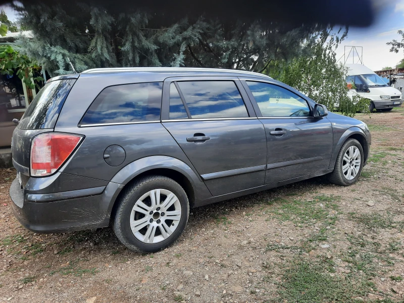 Opel Astra 1.9 CDTI, снимка 10 - Автомобили и джипове - 47247508