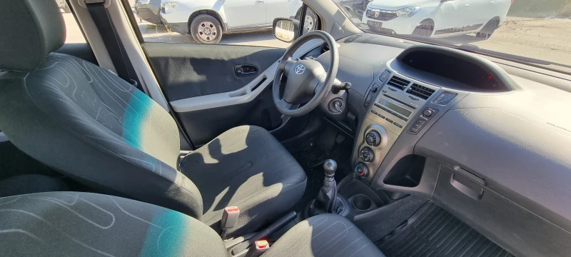 Toyota Yaris 1.3i 100k.c EURO 5, снимка 14 - Автомобили и джипове - 47397486