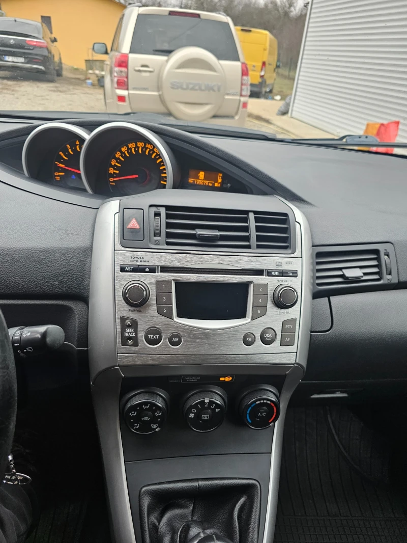 Toyota Verso като нова Verso , снимка 15 - Автомобили и джипове - 48842708