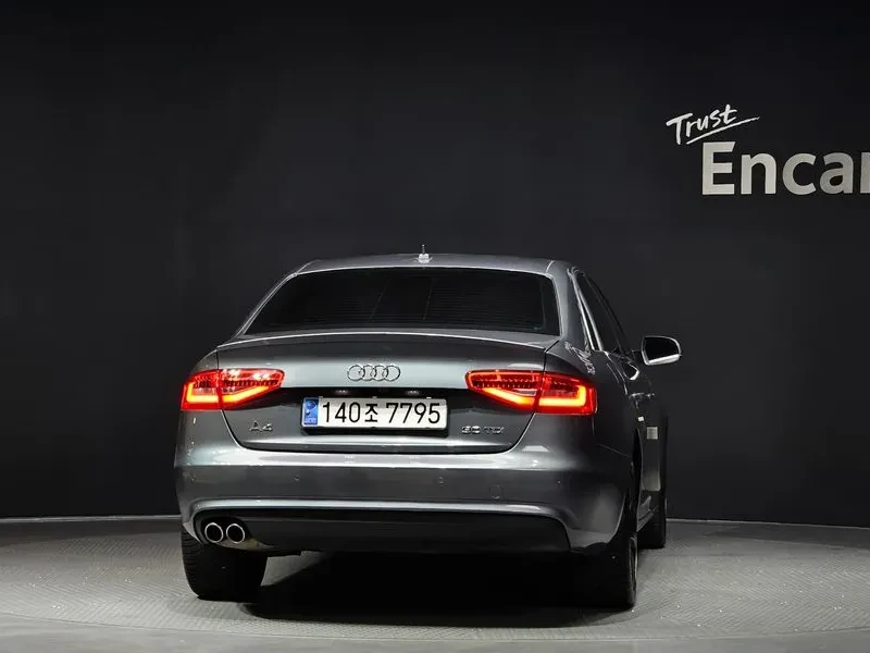 Audi A4 2.0 TDI, снимка 4 - Автомобили и джипове - 54144448