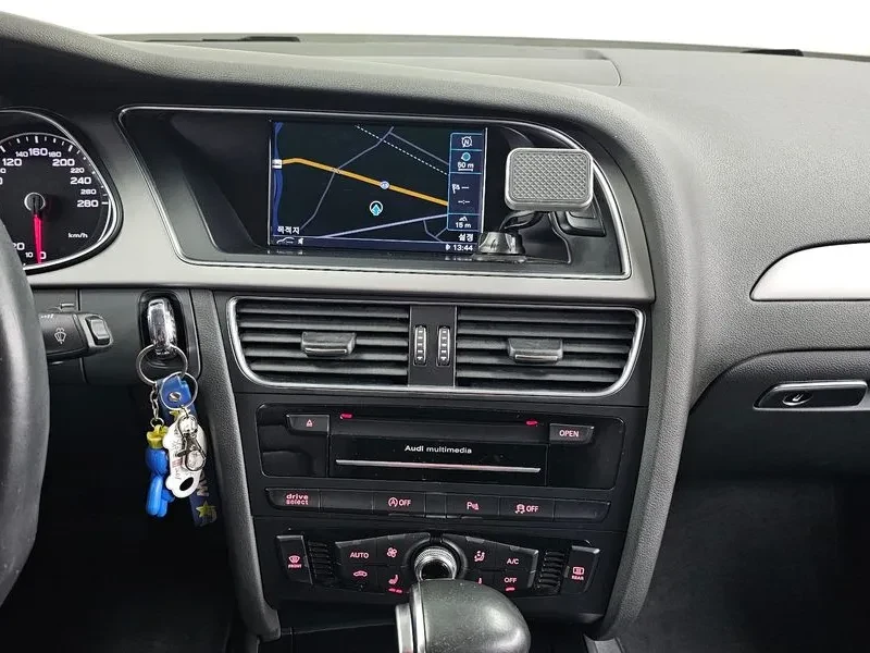 Audi A4 2.0 TDI, снимка 14 - Автомобили и джипове - 54144448