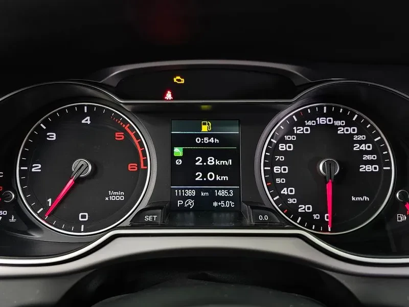 Audi A4 2.0 TDI, снимка 8 - Автомобили и джипове - 54144448