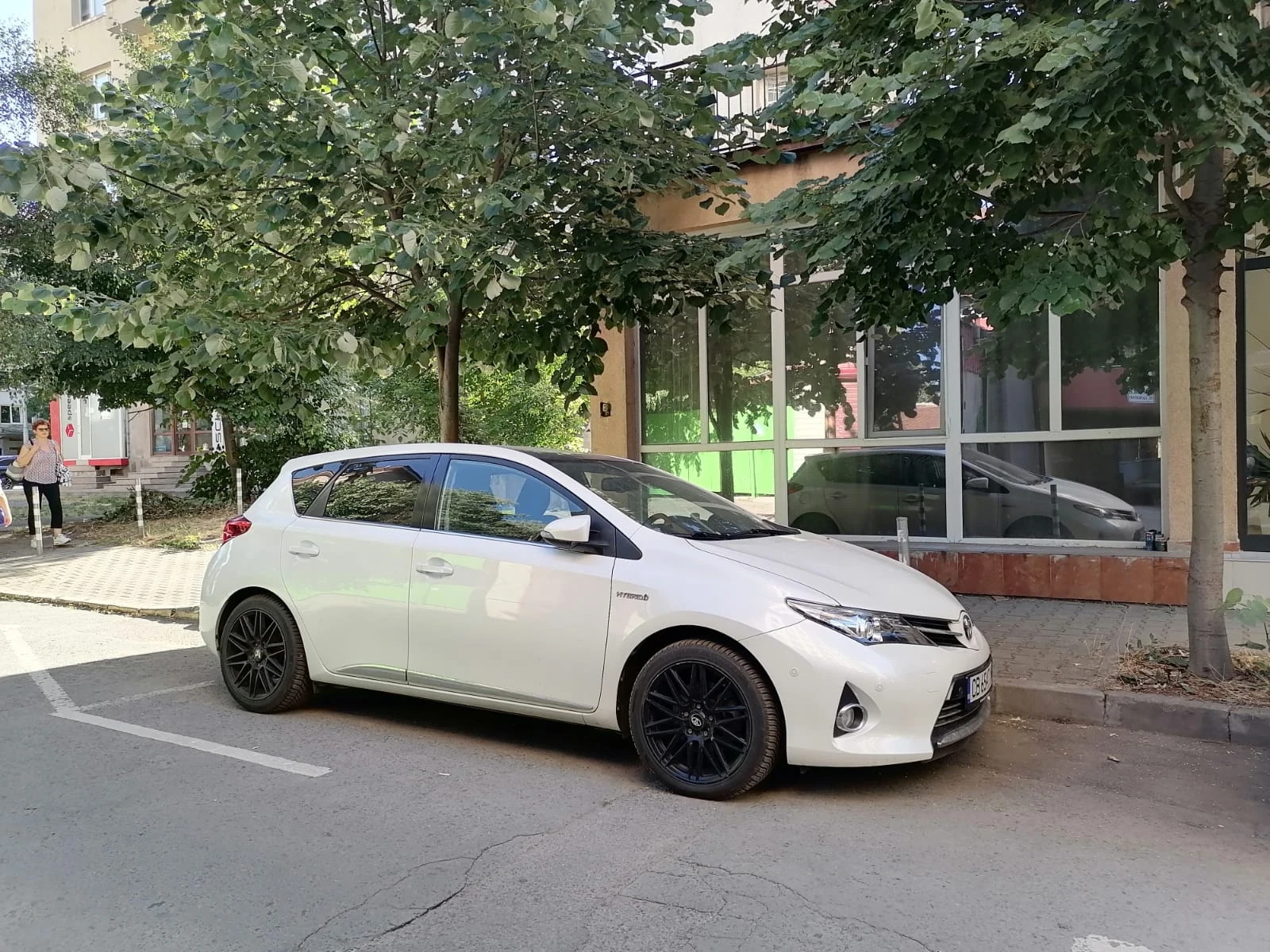 Toyota Auris 1.8 HYBRID Panorama - изображение 3