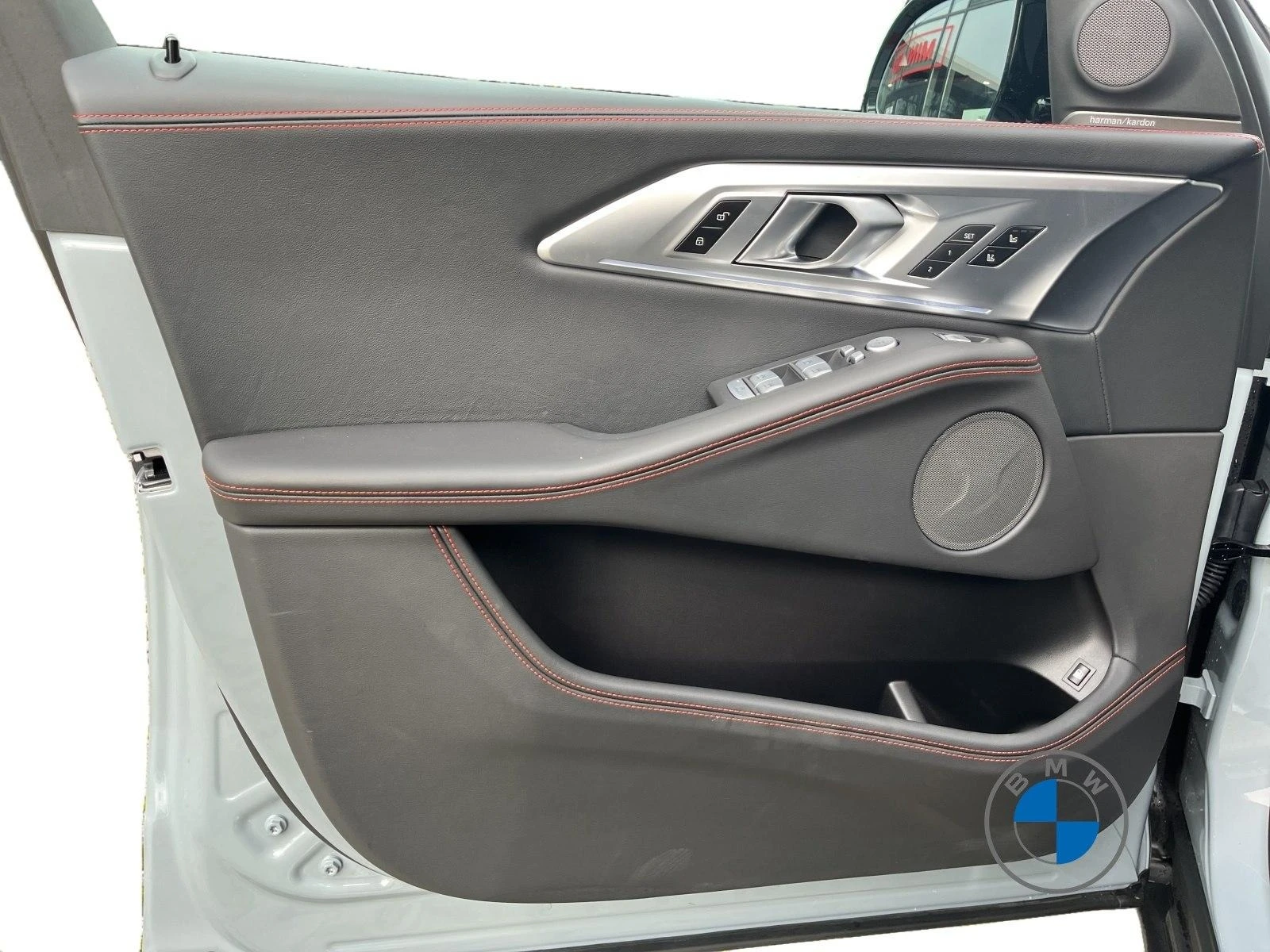 BMW XM LABEL/748 HP/PLUG-IN/CARBON/H&K/ICONIC GLOW/, снимка 6 - Автомобили и джипове - 53811114