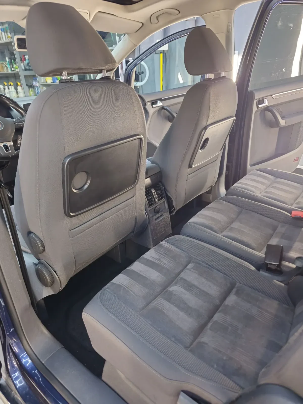 VW Touran 2.0TDI Highline, снимка 11 - Автомобили и джипове - 54009299