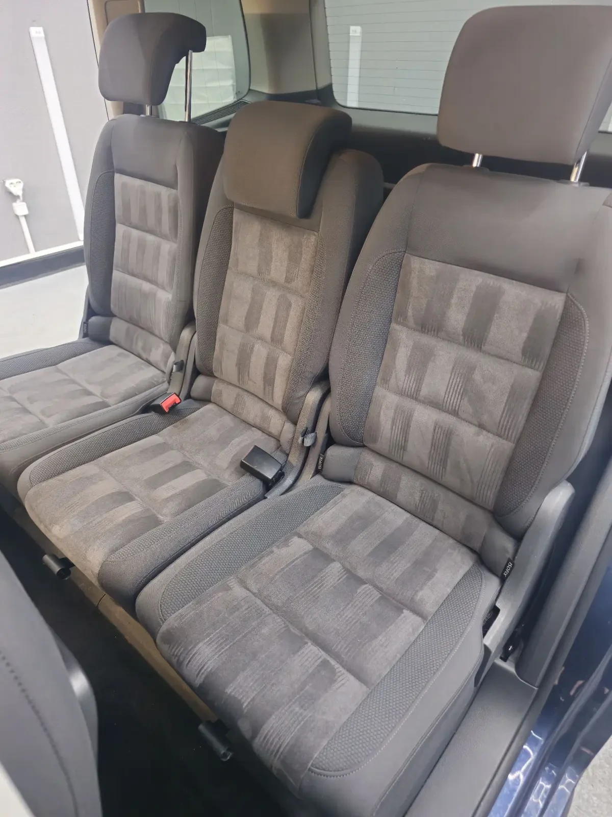 VW Touran 2.0TDI Highline, снимка 10 - Автомобили и джипове - 54009299