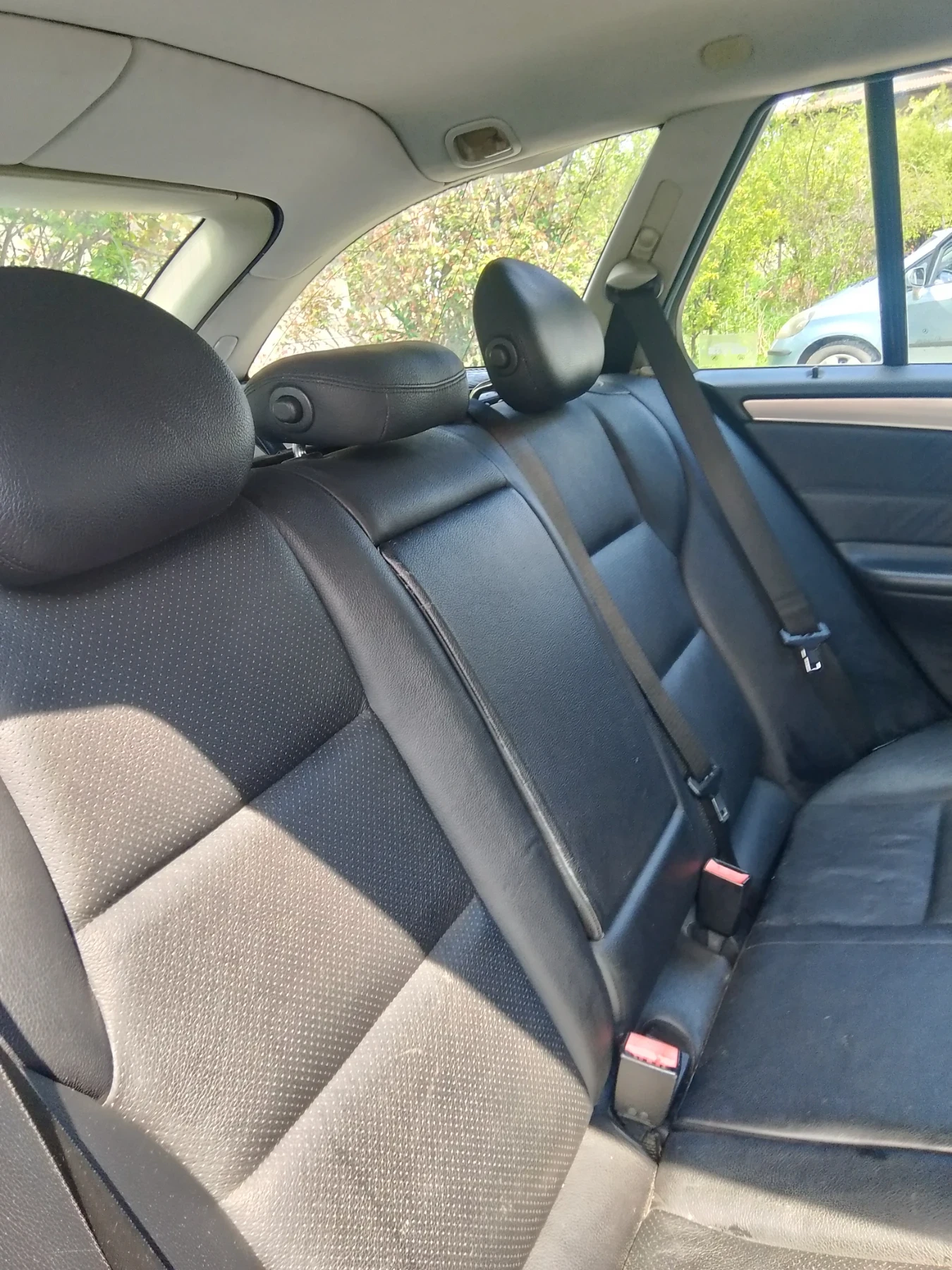 Mercedes-Benz C 220, снимка 6 - Автомобили и джипове - 54243826