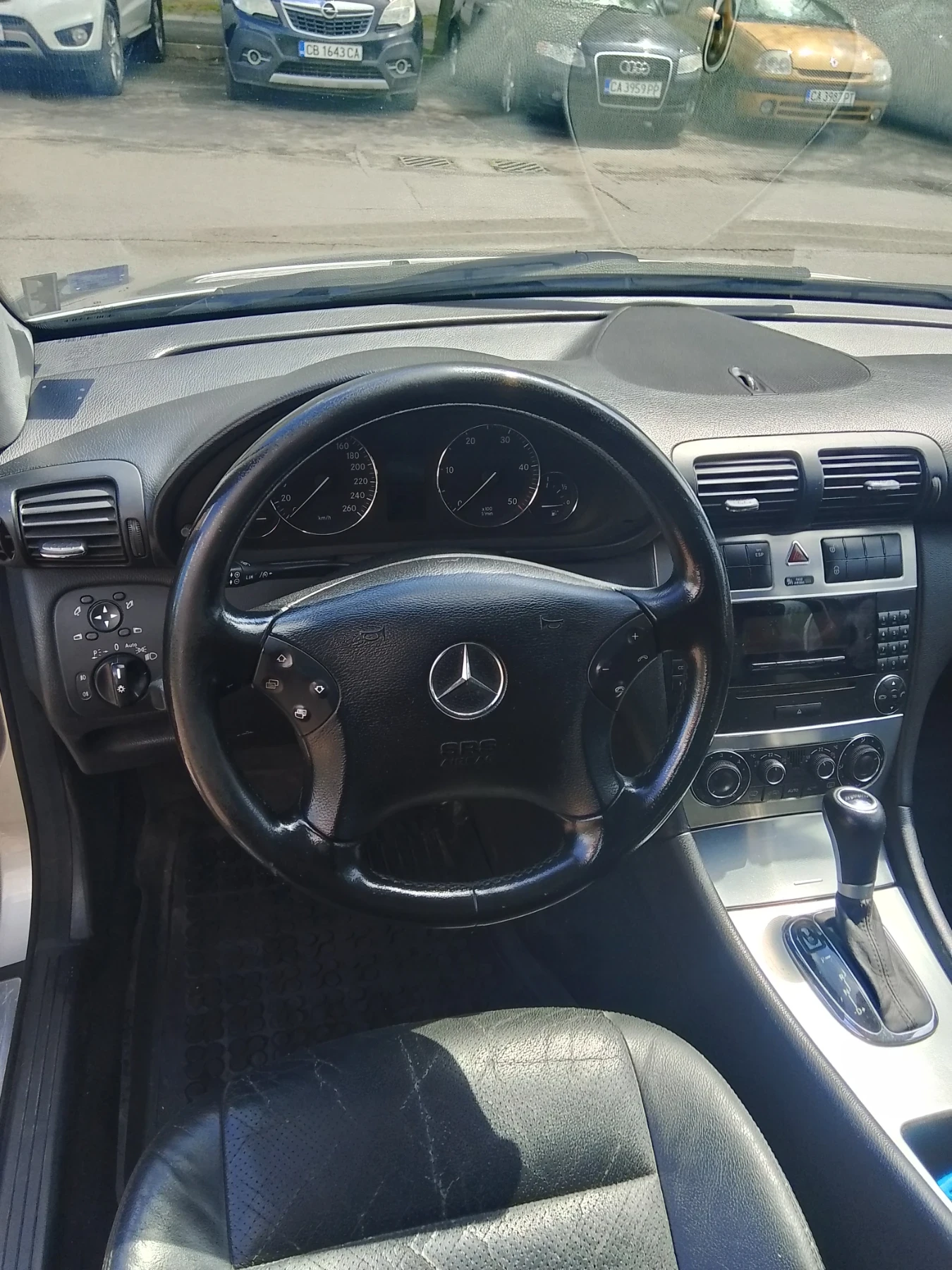 Mercedes-Benz C 220, снимка 13 - Автомобили и джипове - 54243826