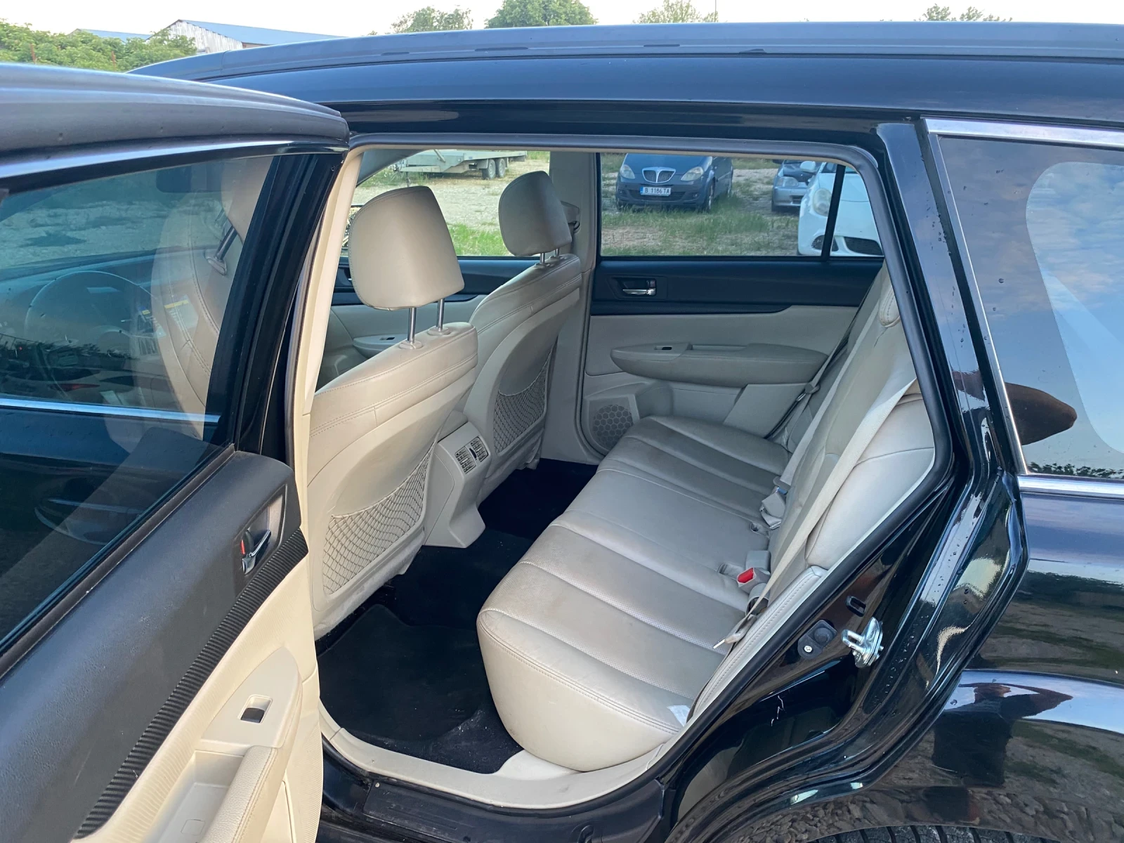 Subaru Outback 3.6 AWD 260 к.с, снимка 12 - Автомобили и джипове - 54804529